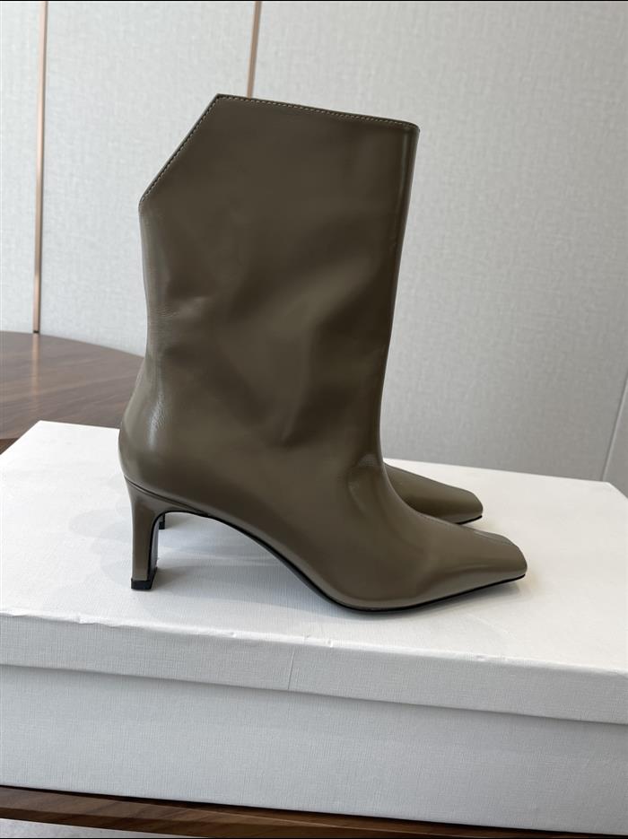 2025112817448539 390